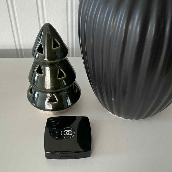 Chanel Ombre essentielle longwearing shadow - Picture 3 of 5